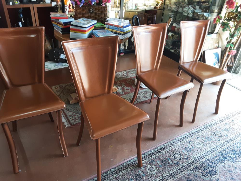 LOT DE 4 CHAISES CUIR BRUN
