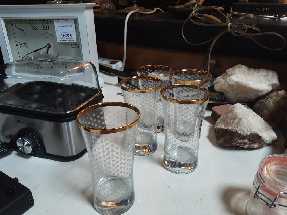 LOT DE 5 VERRES A THE