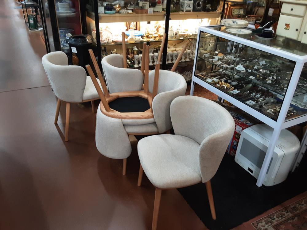 LOT DE 6 CHAISES BOIS ASSISE BEIGE PN 1100 PIEDS A RECOLER