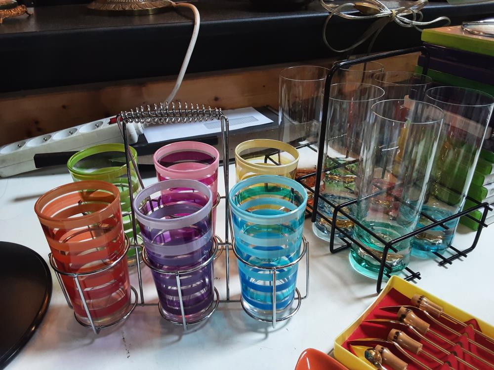 LOT DE 6 VERRES COLORES