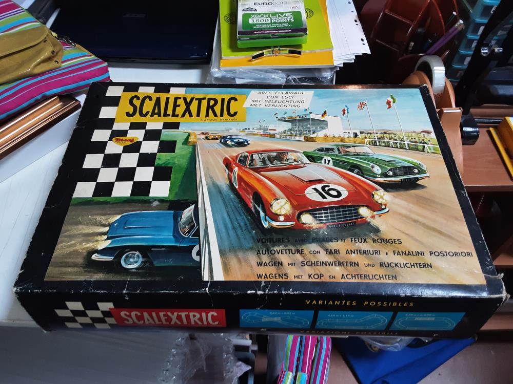 CIRCUIT VOITURE SCALEXTRIC