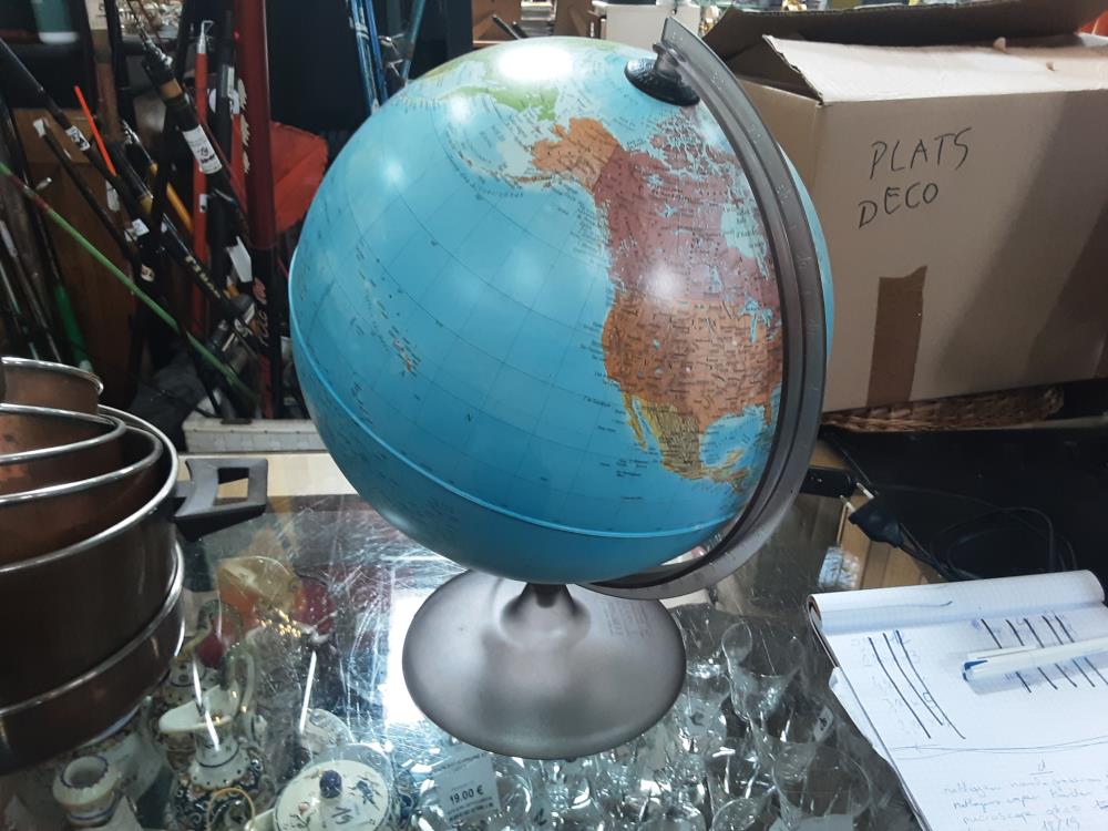 LAMPE GLOBE