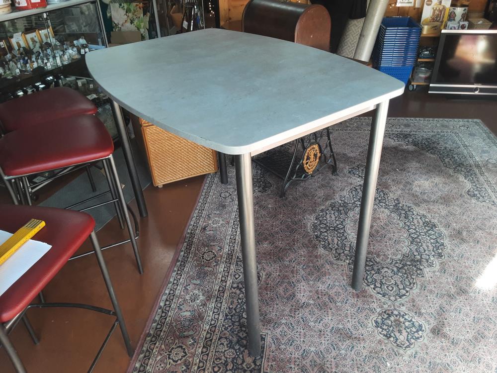 TABLE HAUTE 