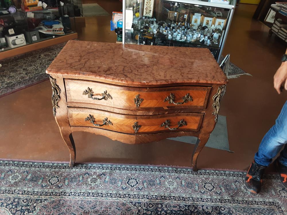 COMMODE GALBÉE PLATEAU MARBRE ROUGE