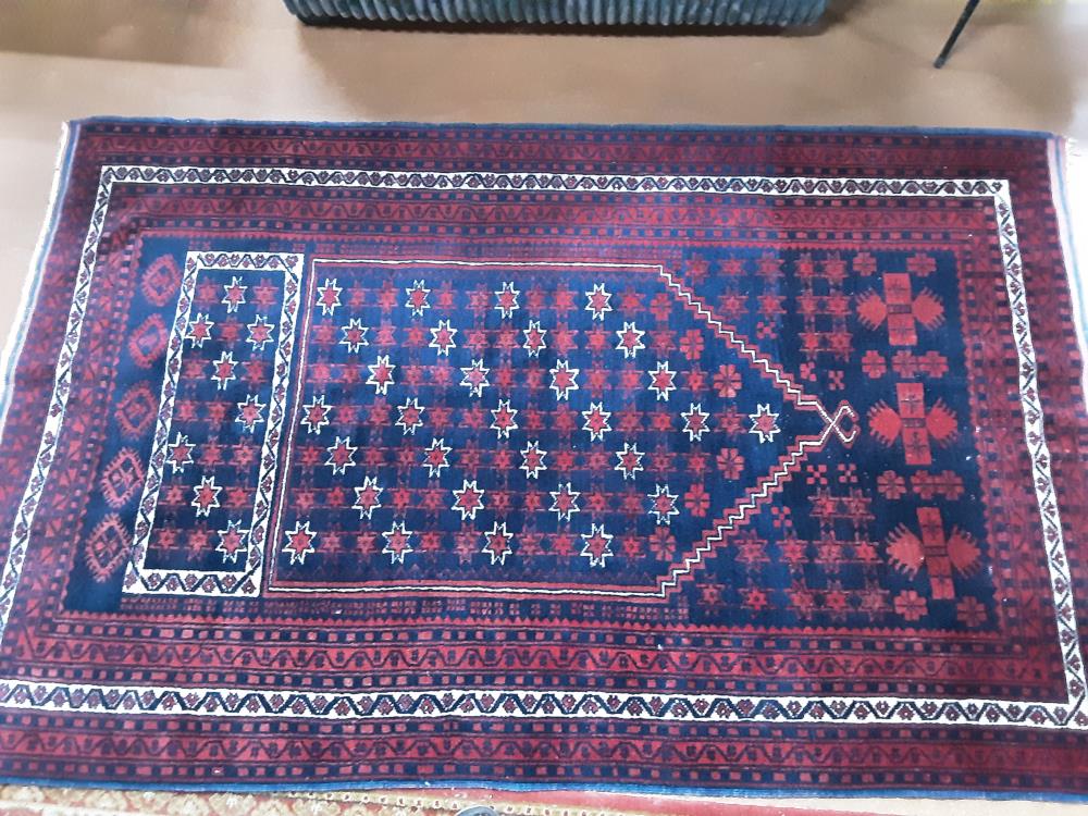 TAPIS OISEAU LAINE FAIT MAIN ROUGE/BLEU 