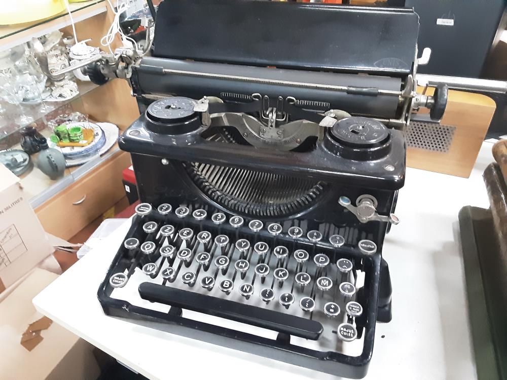 MACHINE A ECRIRE UNIS 21