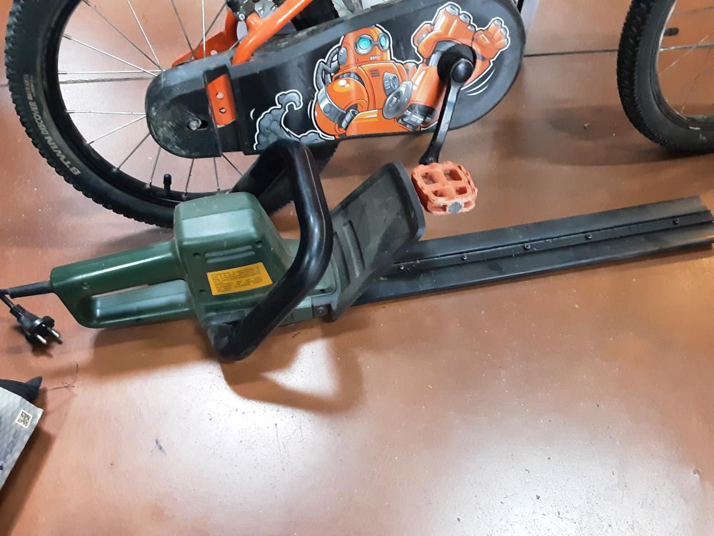TAILLE HAIE BLACK ET DECKER 