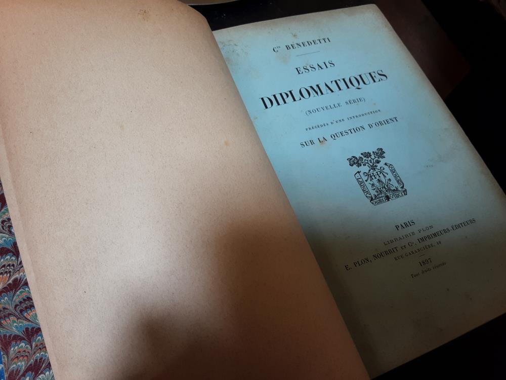 LIVRE ESSAIS DIPLOMATIQUE EDITION 1897