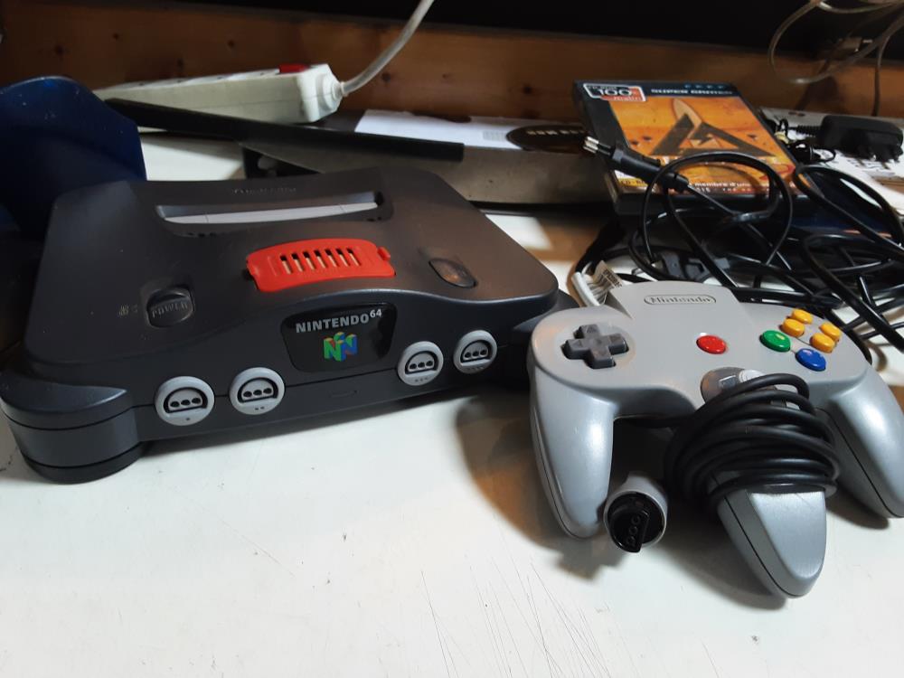 CONSOLE NINTENDO 64 + 1 MANETTE