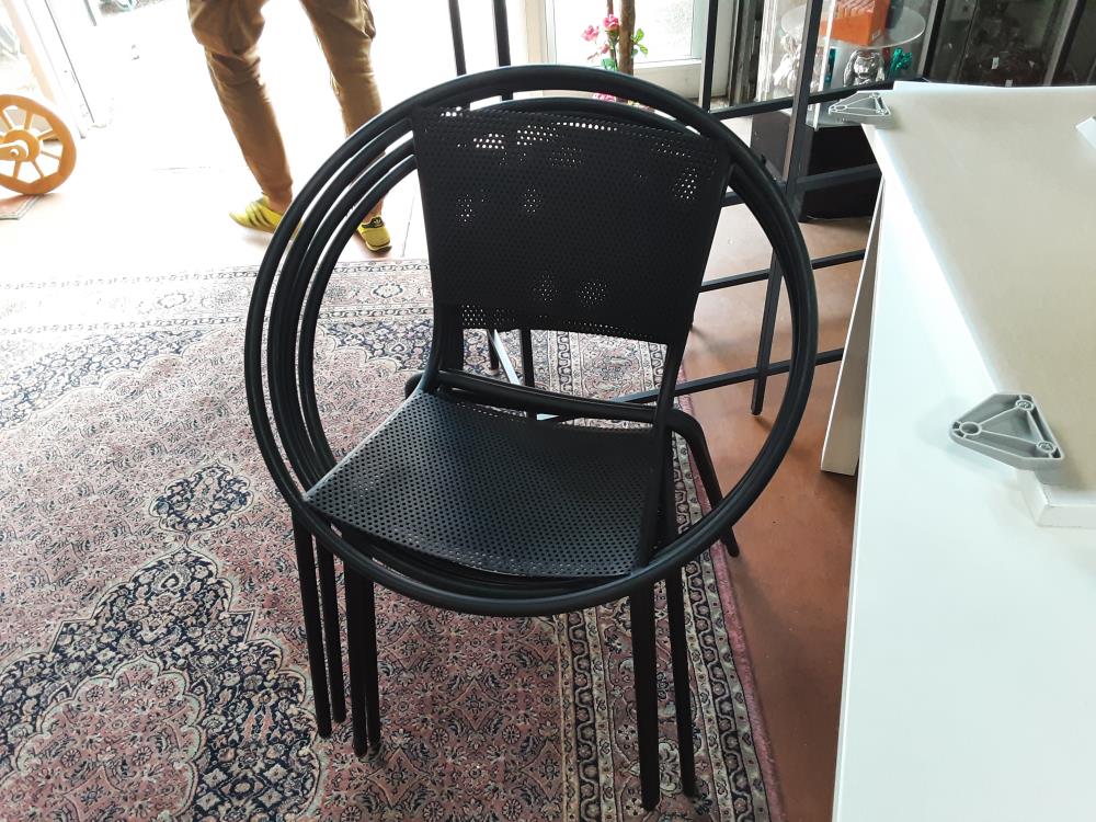 LOT DE 4 CHAISES DE JARDIN RONDE