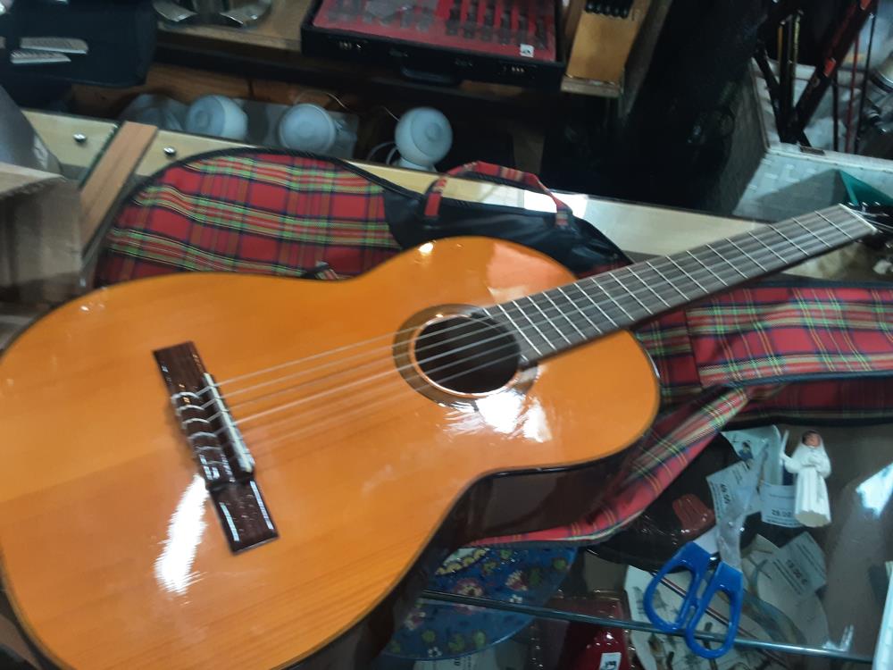 GUITARE SECHE LUTHIE PATENOTTE+ HOUSE