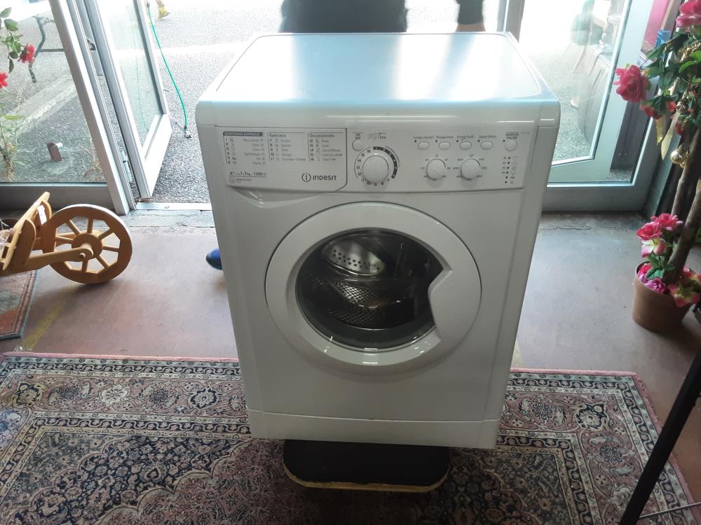 MACHINE A LAVER INDESIT