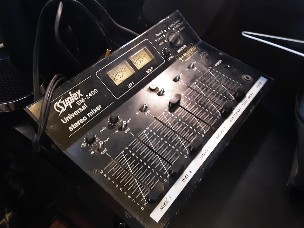 TABLE DE MIXAGE SUPLEXE SM2400