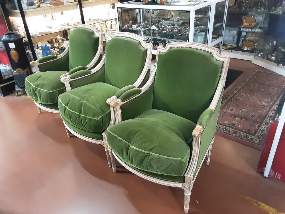 FAUTEUIL BERGERE STYLE LOUIS XVI VELOURS VERT