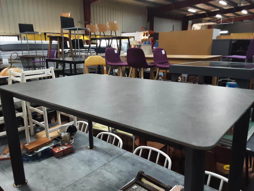 TABLE GRISE PLATEAU CERAMIQUE PN 499