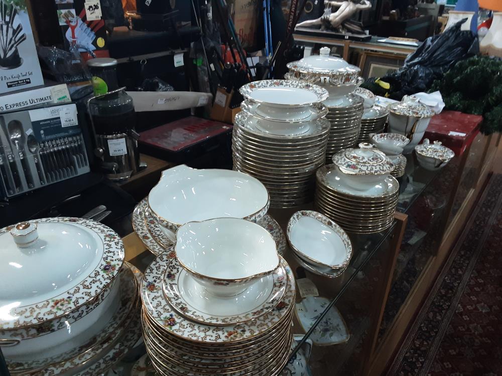 SERVICE DE TABLE LIMOGES 110 PIECES