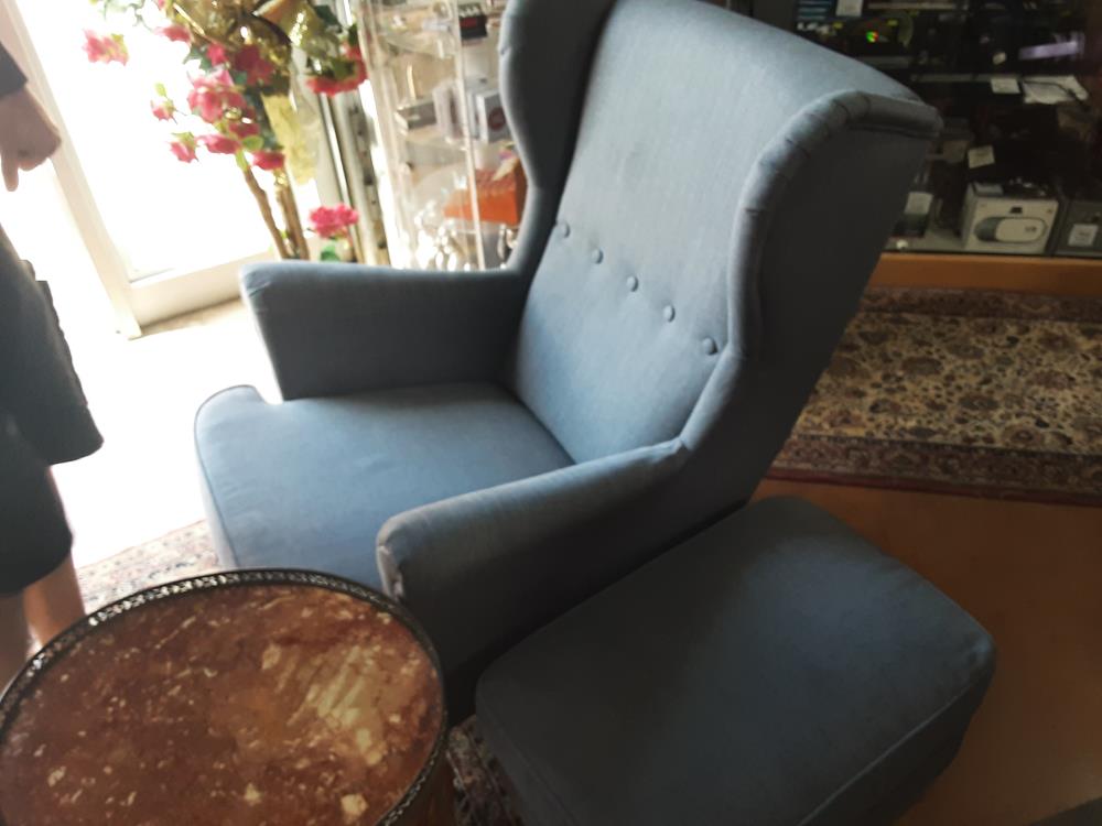 FAUTEUIL GRIS + POUF