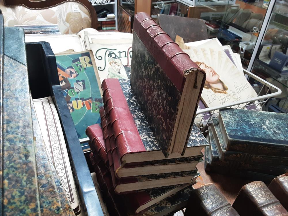 LOT DE 11 LIVRES A. DE MUSSET
