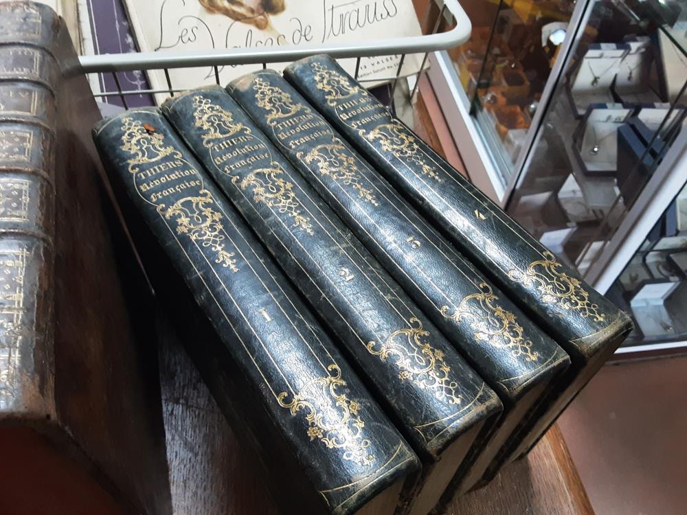 LOT DE 4 VOLUMES HSITOIRE DE LA REVOLUTION 1830