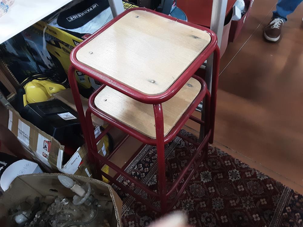 TABOURET BOIS ROUGE