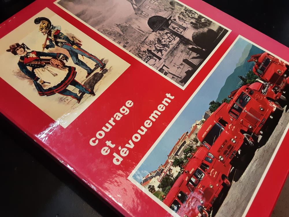LIVRE COURAGE ET DEVOUEMENT 