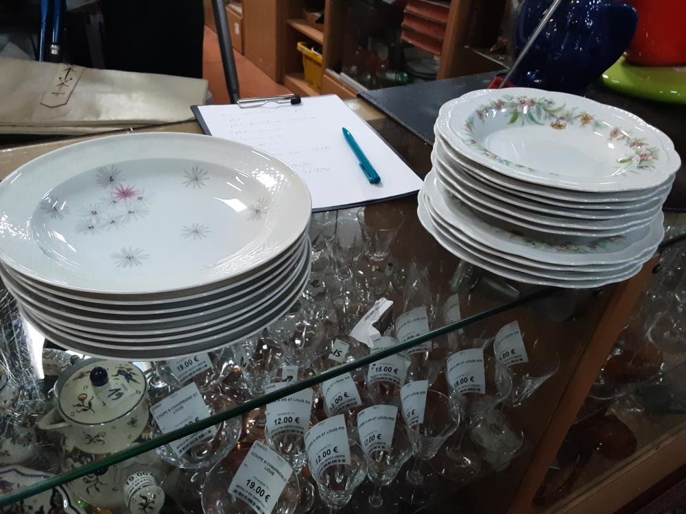 LOT ASSIETTES 