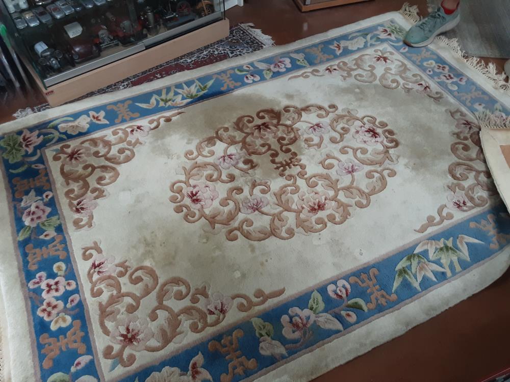 TAPIS LAINE FAIT MAIN BLEU ROSE