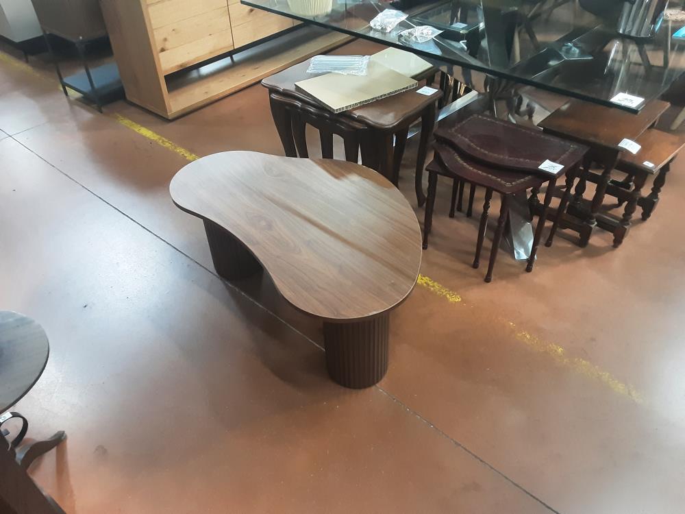 TABLE BASSE OVALE PN 129