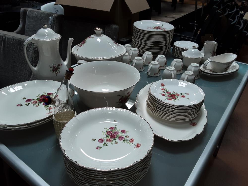 SERVICE DE TABLE SARREGUEMINES ERMITAGE FLEURS