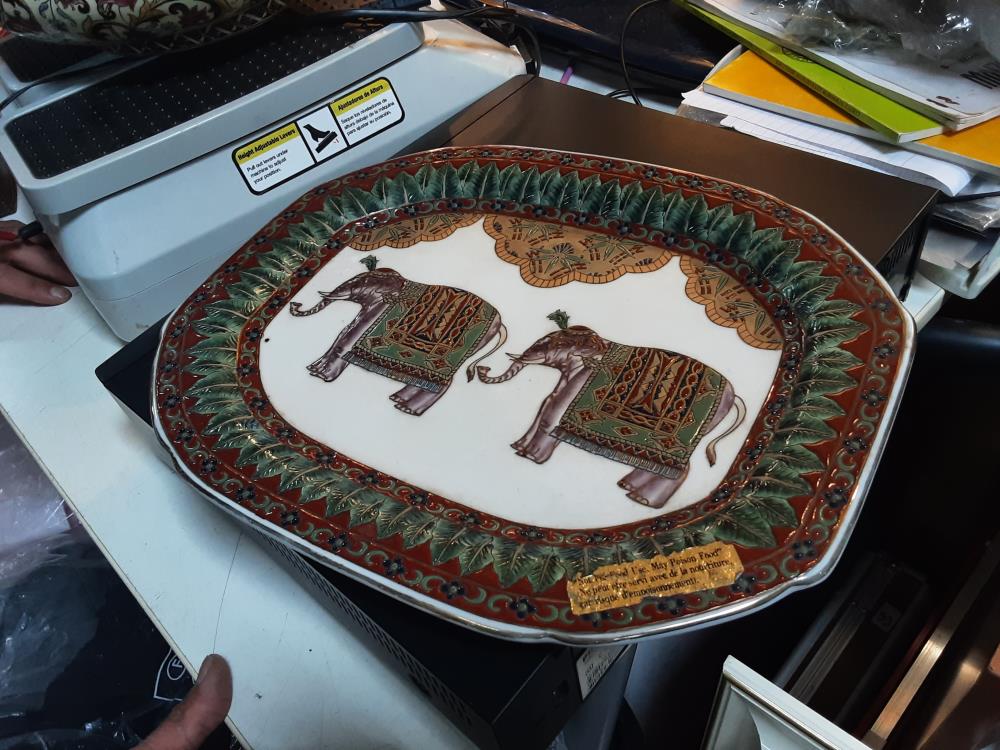 PLAT ELEPHANTS 