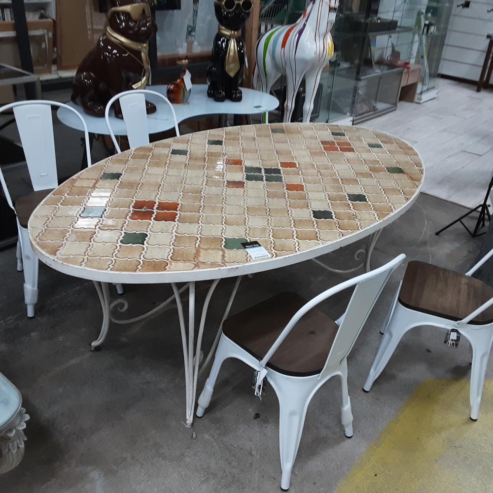 TABLE OVALE CARREAUX