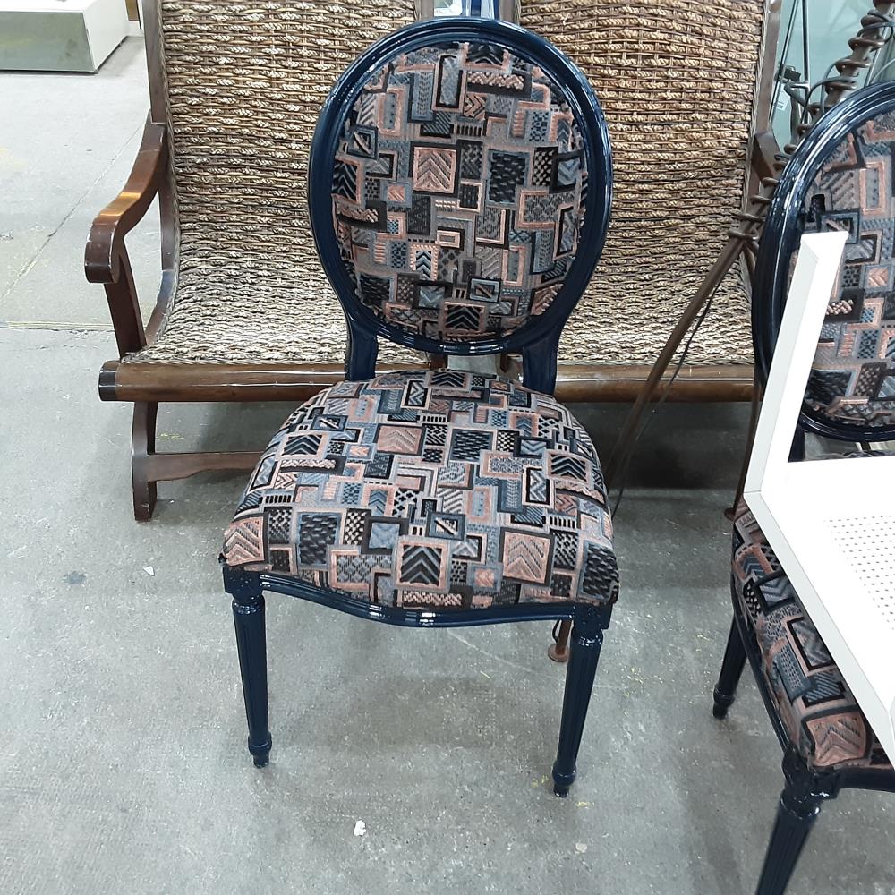 CHAISE MEDAILLON NOIRE 