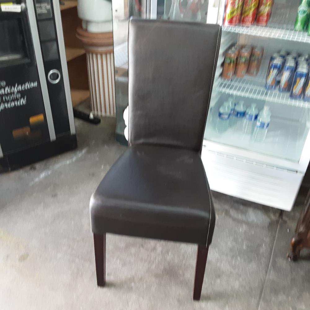 CHAISE MARRON 