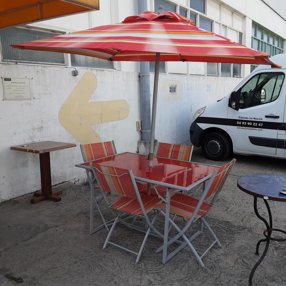 TABLE ET 4 CHAISE ET PARASOL 