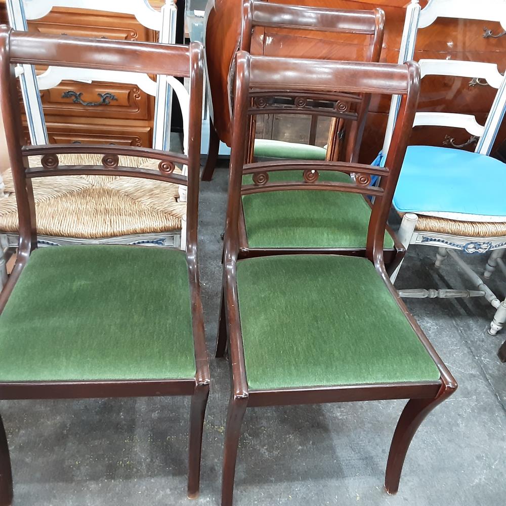 CHAISE ASSISE VERTE 