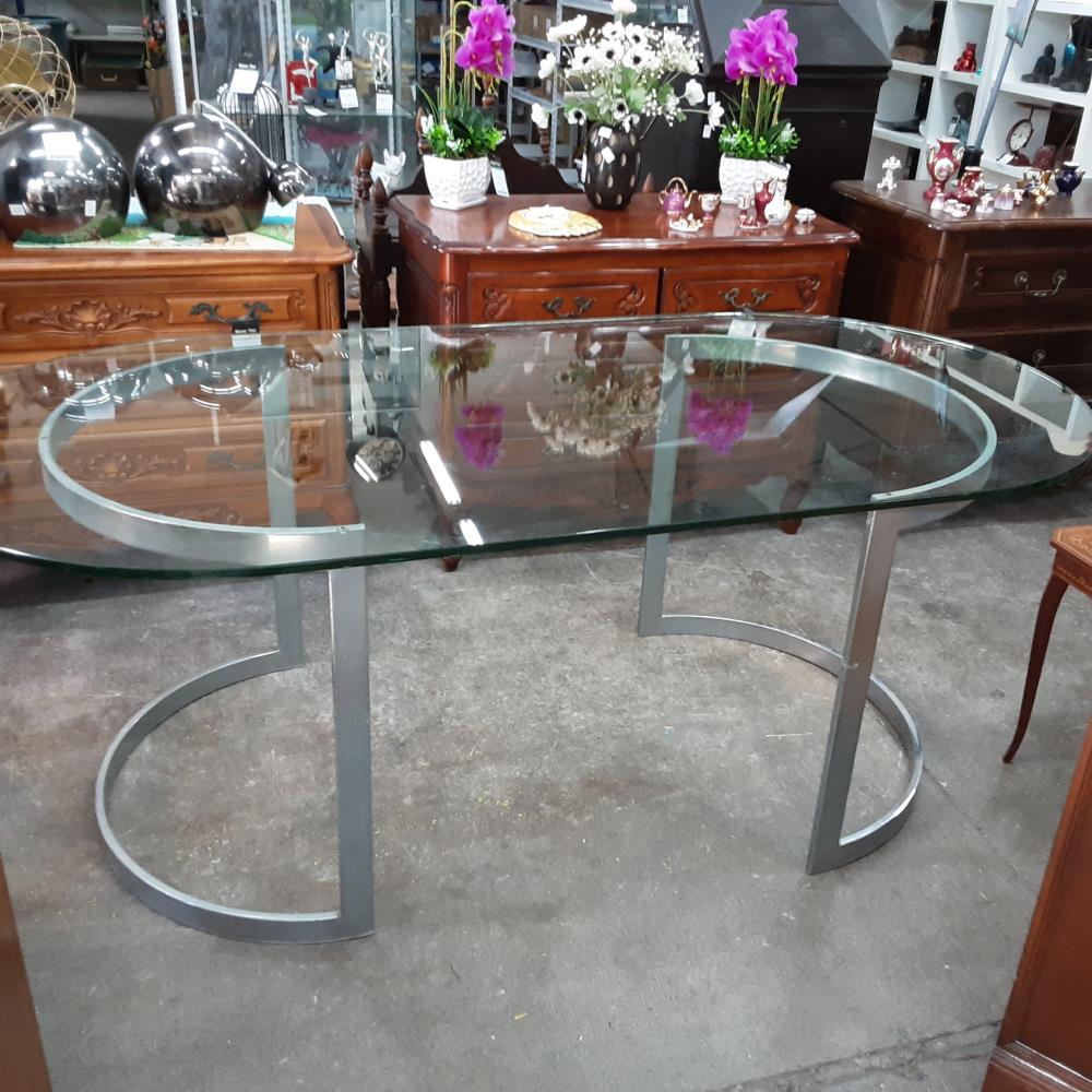 TABLE OVALE DESSUS VERRE 