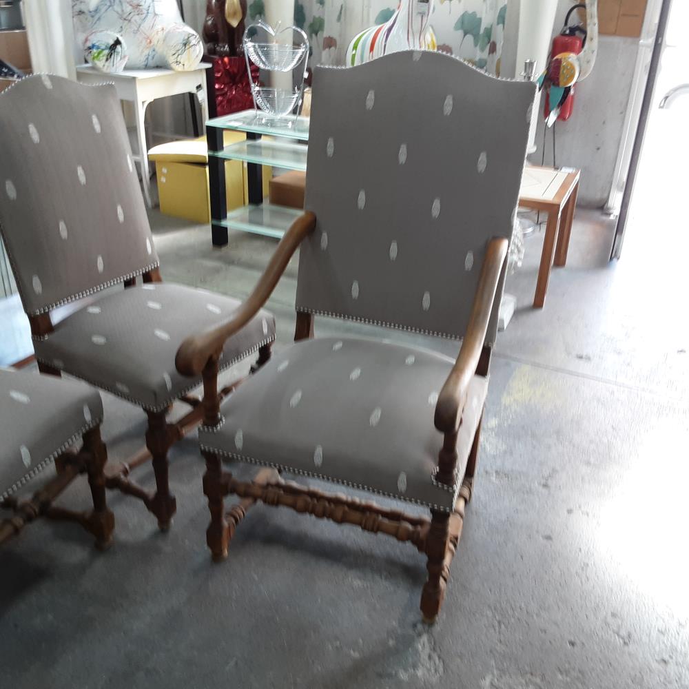 FAUTEUIL DE MAITRE  TISSUS GRIS 