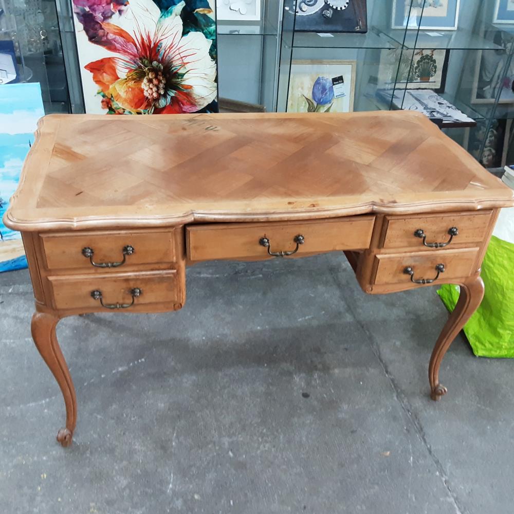 BUREAU 5 TIROIRS EN L’ETAT 