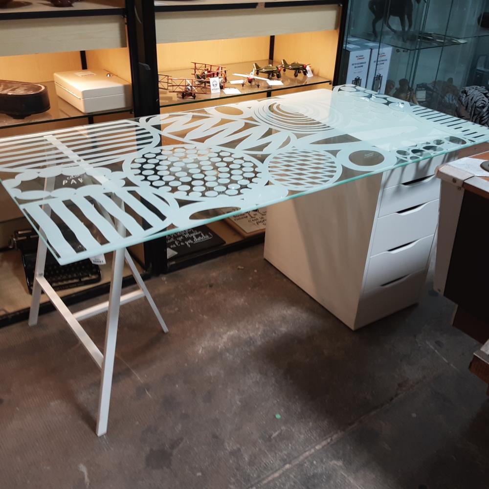 BUREAU AVEC CAISSON 