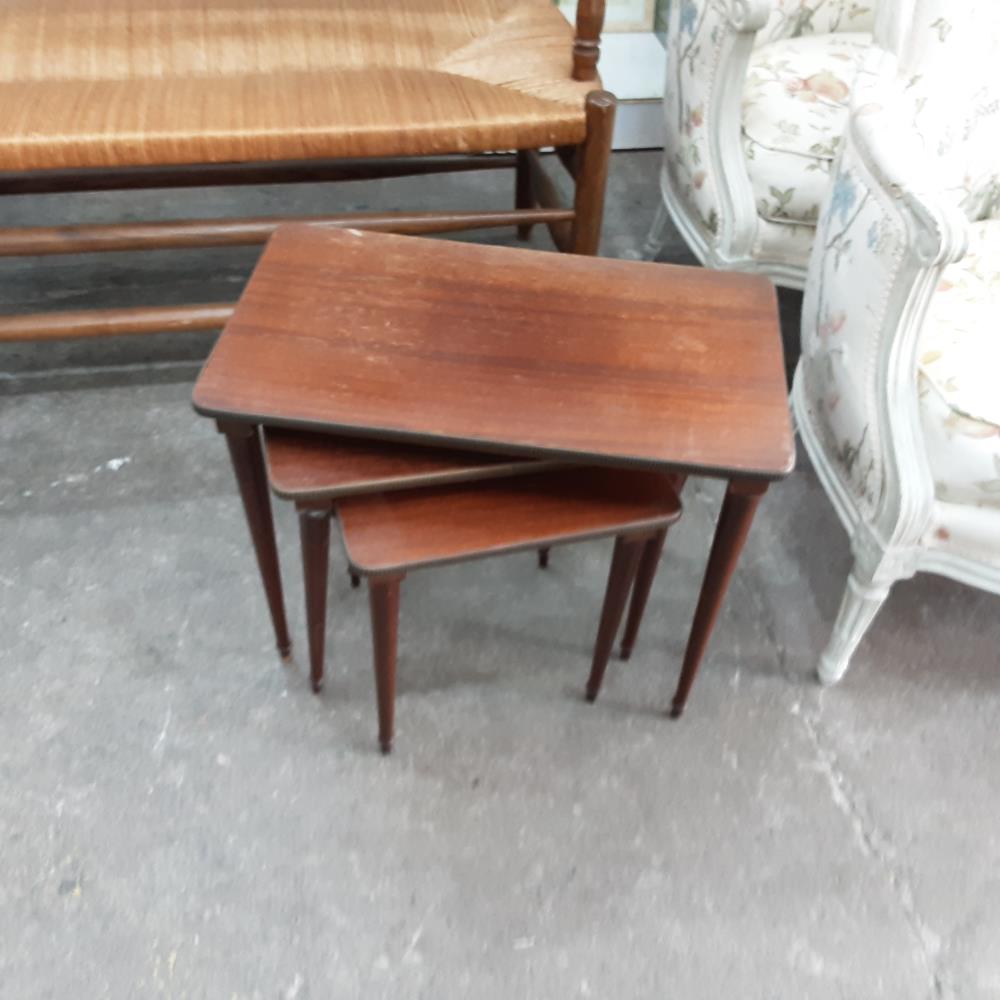 LOT DE 3 TABLES GIGOGNES 