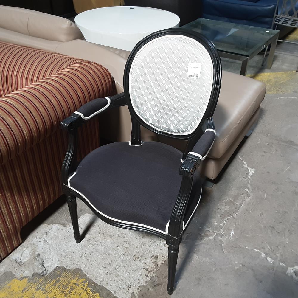 FAUTEUIL MEDAILLON ST LXI