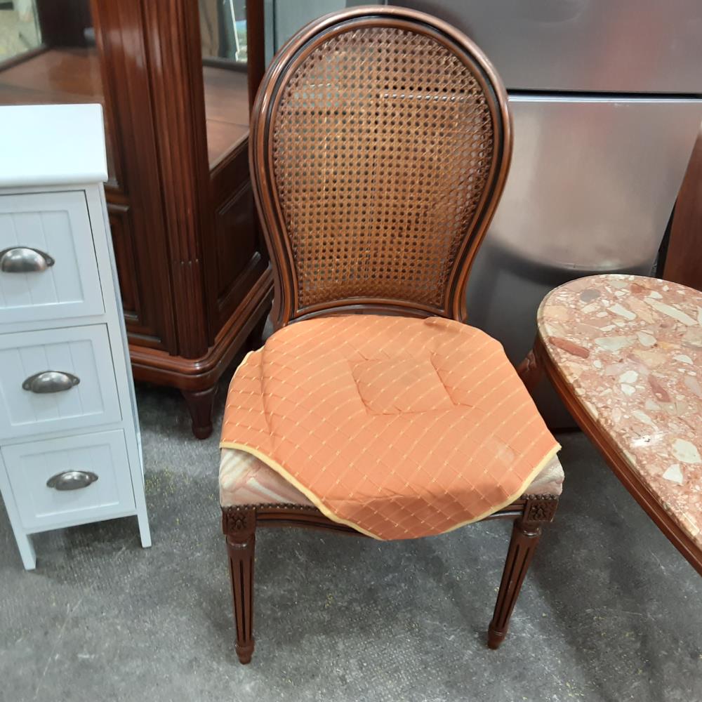 CHAISE MEDAILLON 