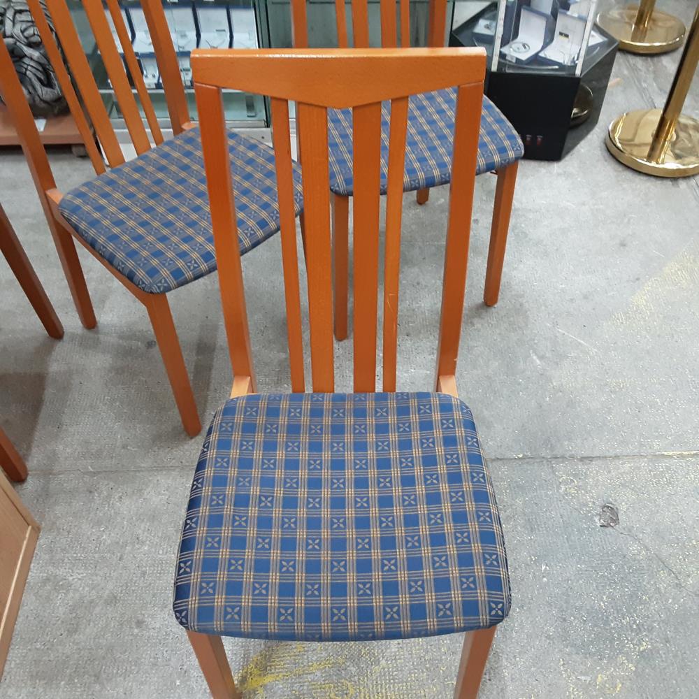 CHAISE BLEU AVEC BOIS