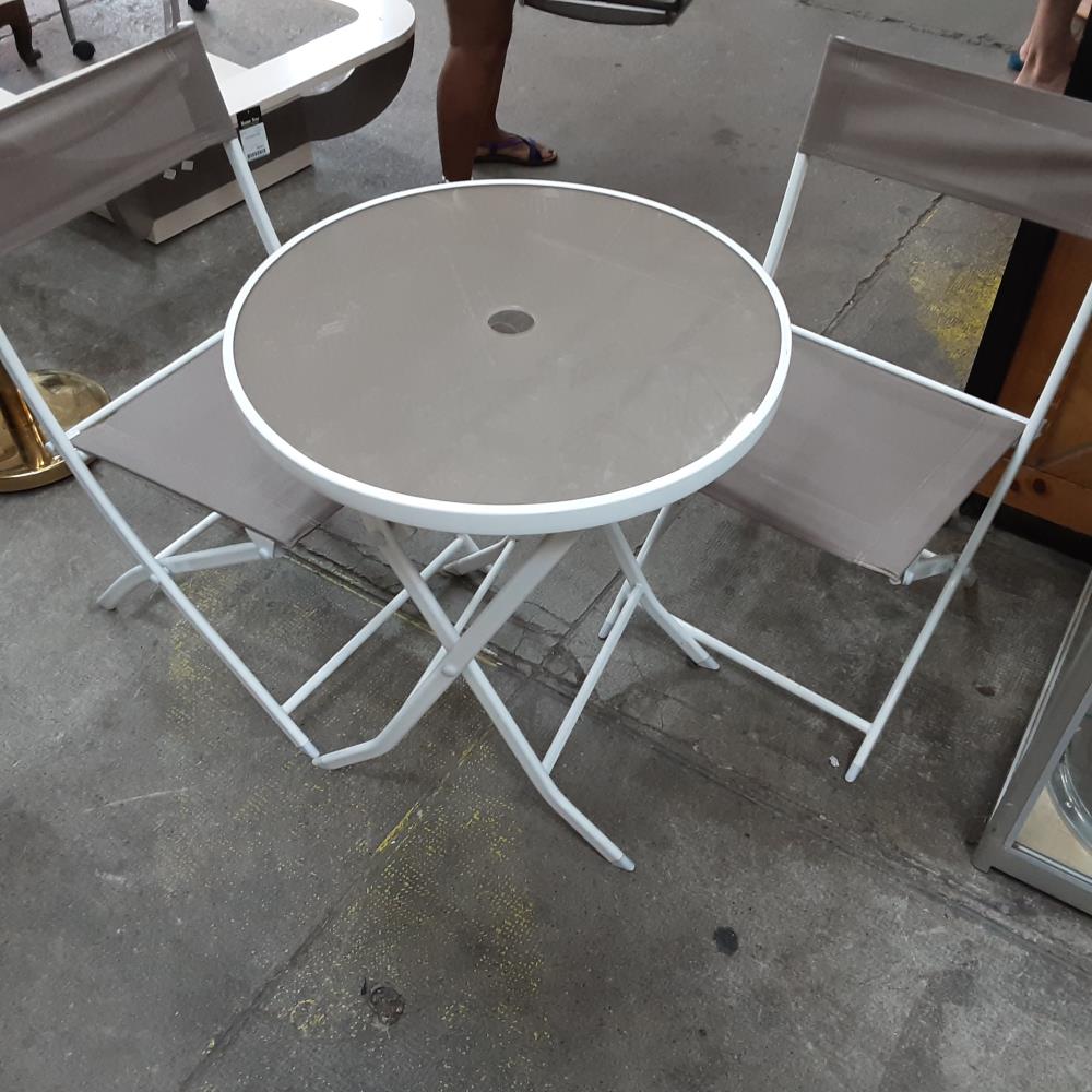 LOT TABLE + 2 CHAISES DE JARDIN 
