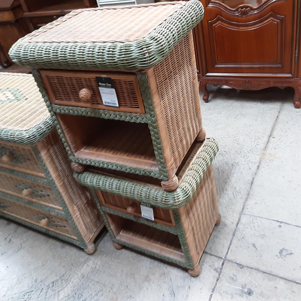 TABLE DE CHEVET EN ROTIN