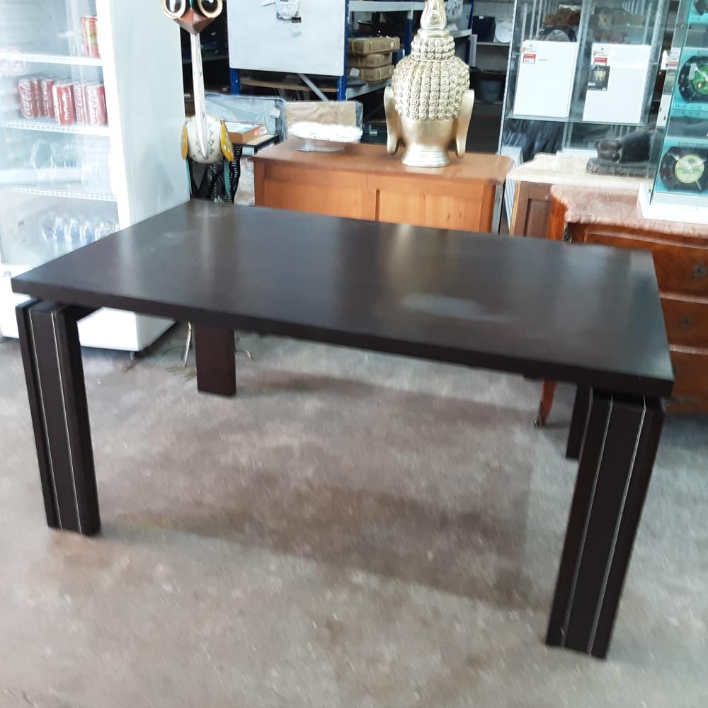 TABLE RECTANGLE COULEUR WENGE EN L’ETAT 