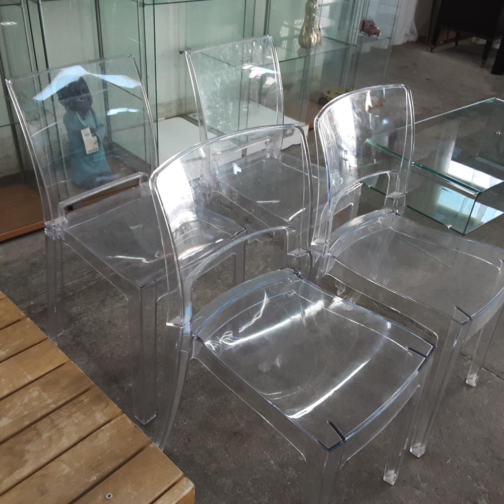CHAISE PLEXIGLAS 