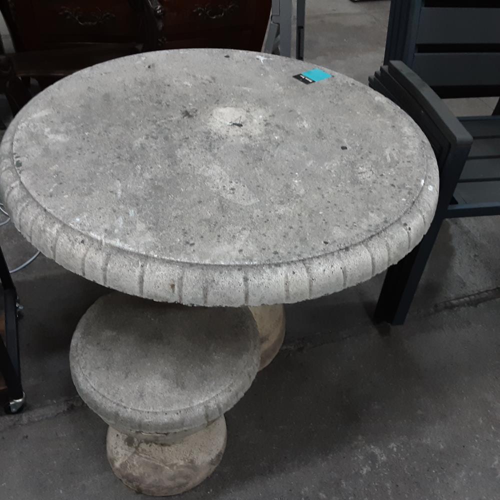 TABLE RONDE PIERRE +4 TABOURETS
