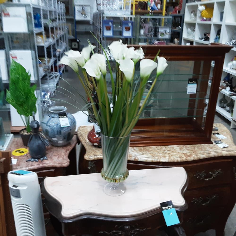 VASE VERRE AVEC FKEURS ARTIFICIELLES