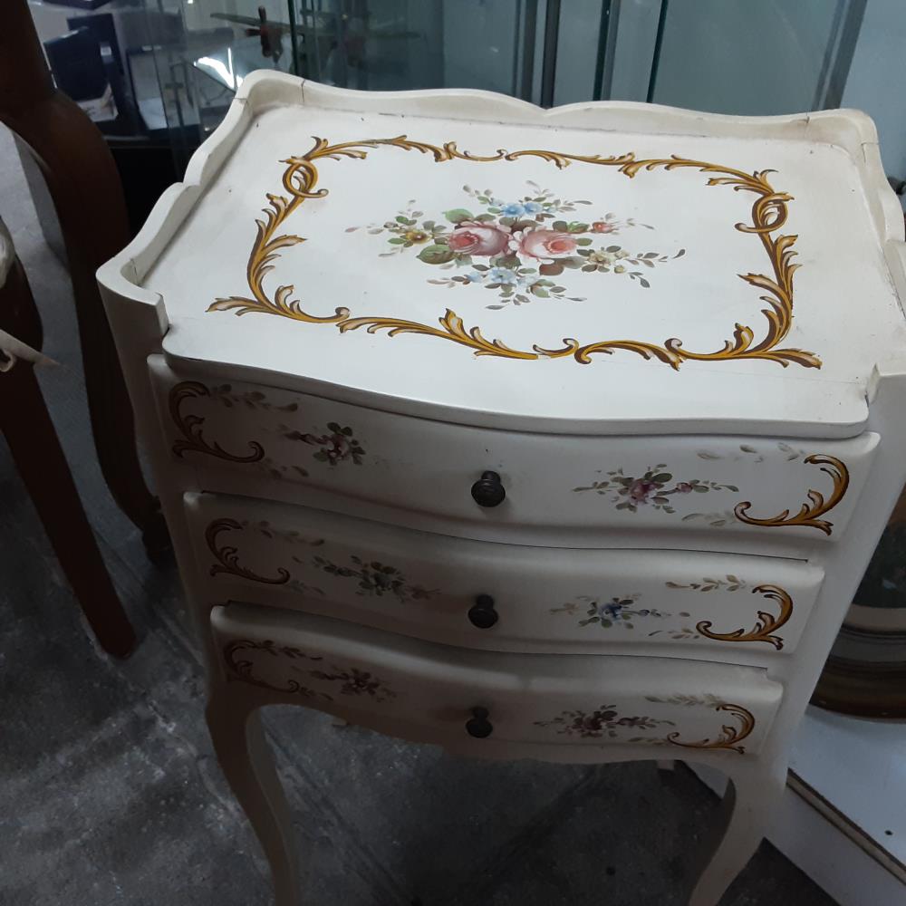 CHEVET BLANC 3 TIROIRS’